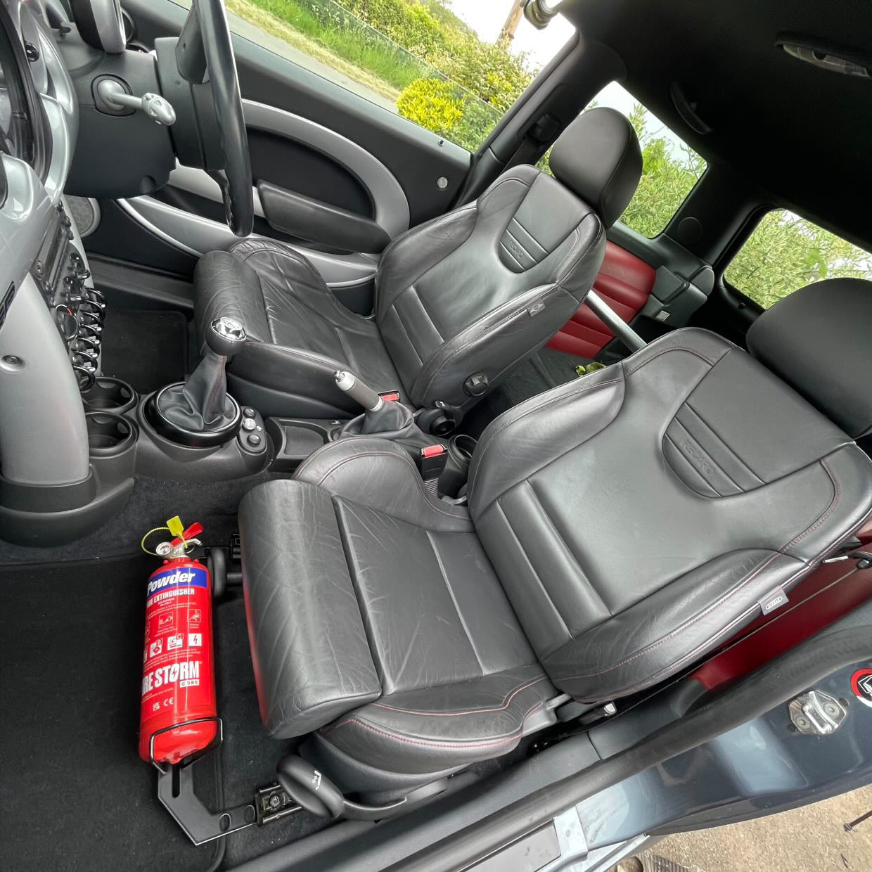 Mini 01-13 Footwell Extinguisher Kits