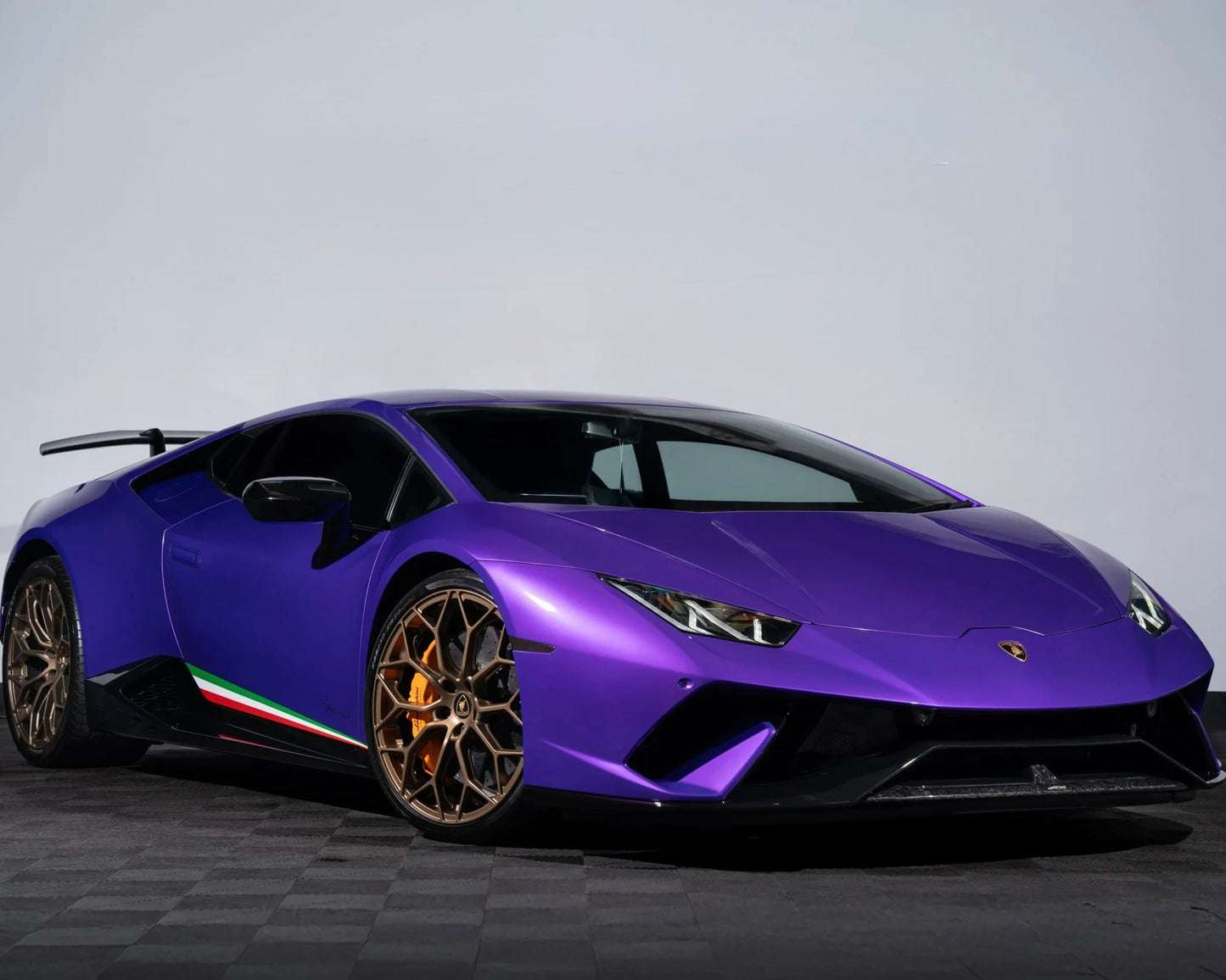 Huracan - R8 Footwell Extinguisher Kits